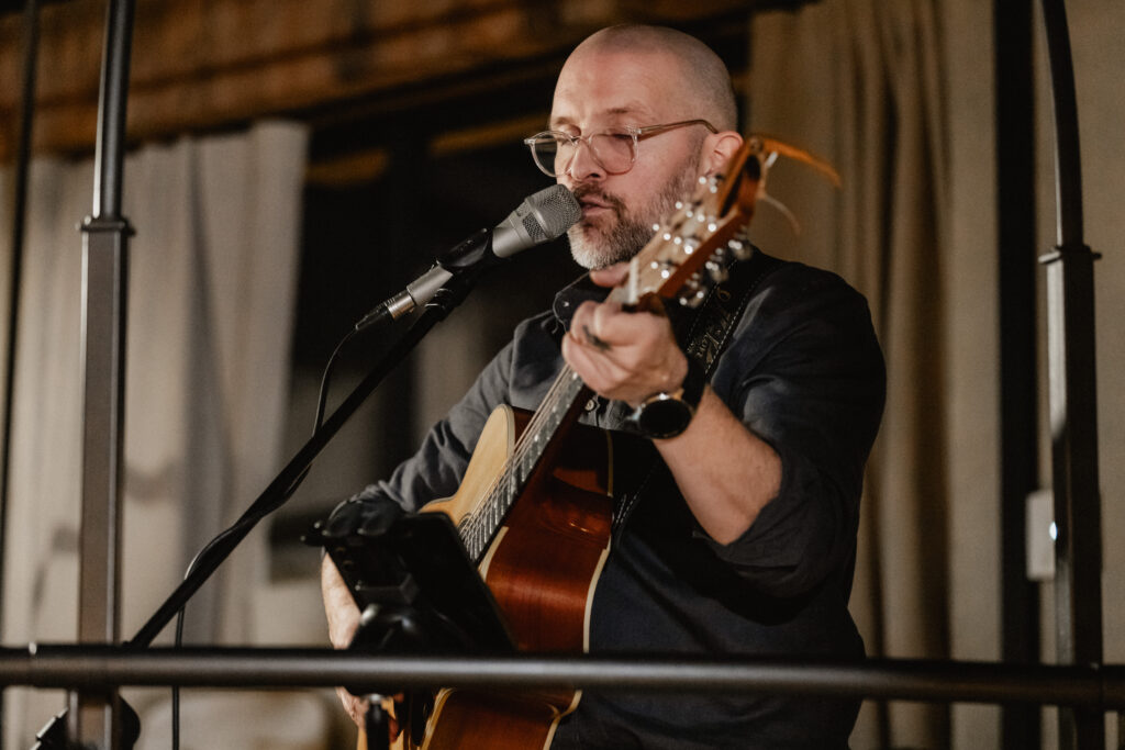 Sänger: Jean-Pierre Derinbay